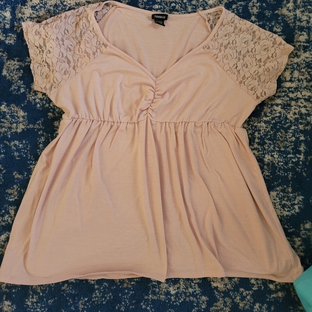 ‼️🚫Sold!!!!!🚫‼️Torrid top size 2